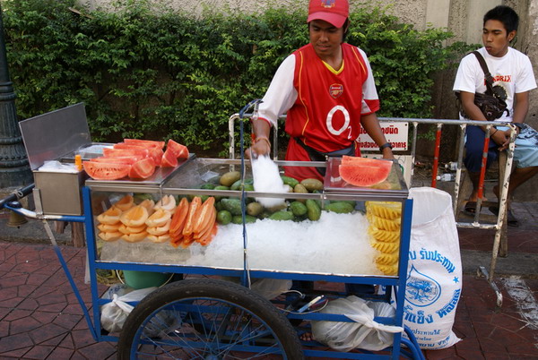  Thailand Bangkok Таиланд - Банкок отзыв - Продажа фруктов на улице Рамбуттири