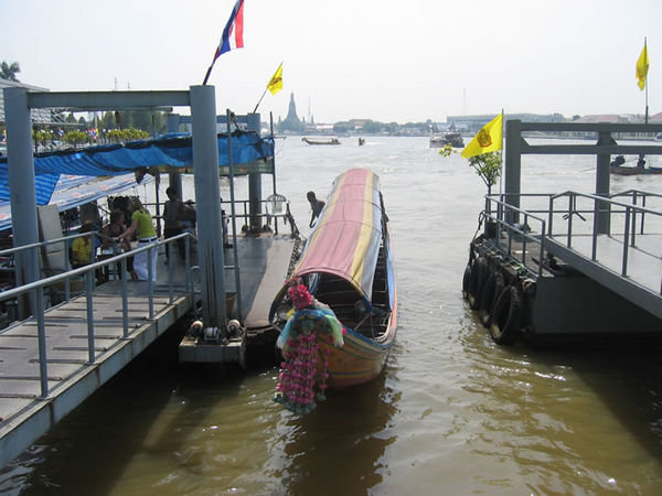 Thailand Bangkok Таиланд - Банкок отзыв - Остановка речных трамвайчиков на реке Chao Phraya