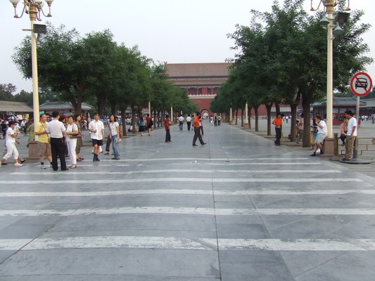 Это та же площадь, но фото в другую торону Пекина beijing