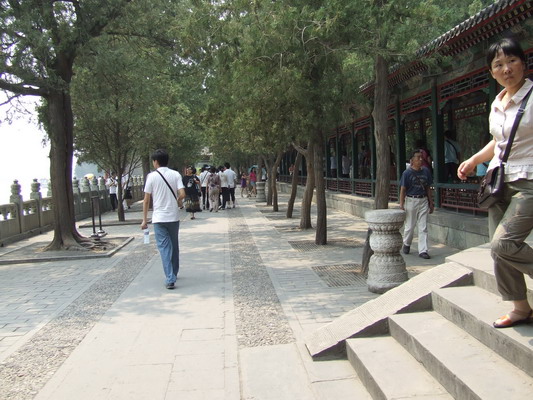 Фото набережной озера в Летнем Дворце Пекина beijing