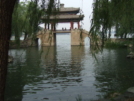 Романтичный мостик в Летнем Дворце  Пекина beijing