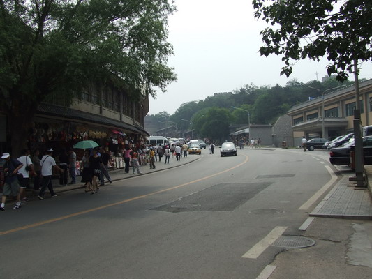 Маленькое поселение куда приходит автобус на <BR>участок стены в Бадалине Пекина beijing
