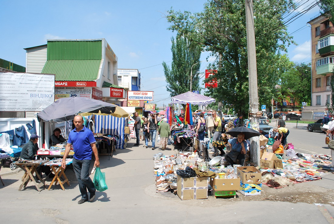 Рынки сейчас. Мариуполь Центральный рынок. Рынок артёмовск 2022. Рынок Мариуполя 2008. Мариуполь 17 рынок.